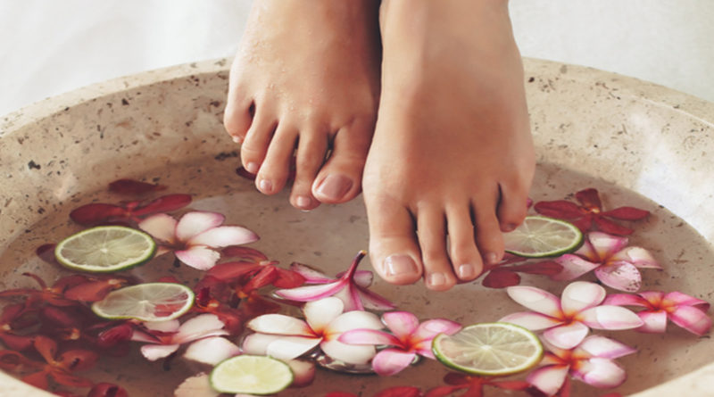 Chỉ 10 ph&uacute;t mỗi tối ng&acirc;m ch&acirc;n với thứ n&agrave;y, ch&acirc;n hết nứt nẻ, cơ thể được thải độc, thư gi&atilde;n s&acirc;u, bạn sẽ ngủ ngon một giấc đến s&aacute;ng - Ảnh 3.