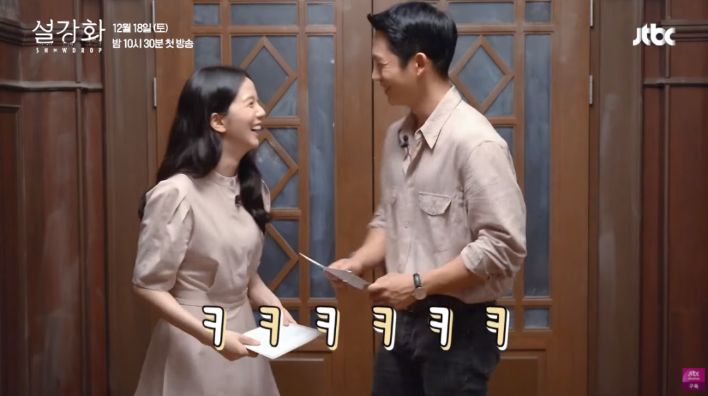 Jisoo và Jung Hae In liếc mắt đưa tình, thành viên BLACKPINK nhìn mỹ nam đến đắm đuối Jisoo Và Jung Hae In Liếc Mắt Đưa Tình, Thành Viên Blackpink Nhìn Mỹ Nam Đến Đắm Đuối