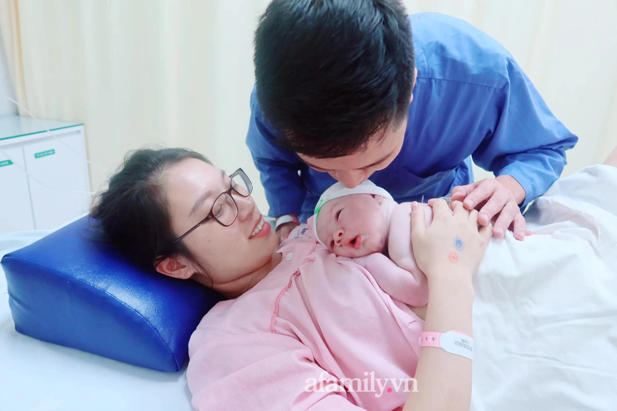 Mẹ Hà Nội đẻ thường con 4kg dễ dàng, chia sẻ bí quyết cực hay cho các mẹ ngại sinh mổ - Ảnh 1.