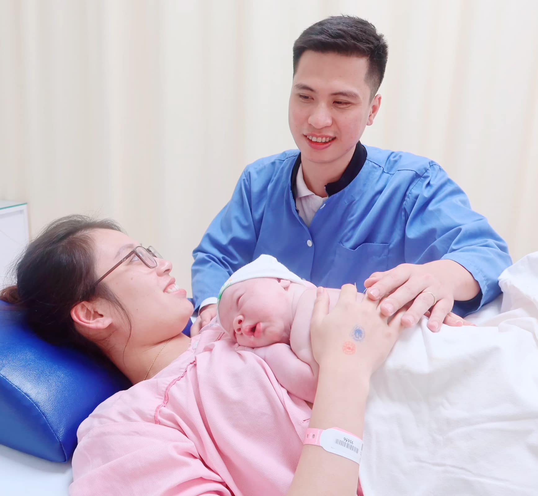 Mẹ Hà Nội đẻ thường con 4kg dễ dàng, chia sẻ bí quyết cực hay cho các mẹ ngại sinh mổ - Ảnh 2.