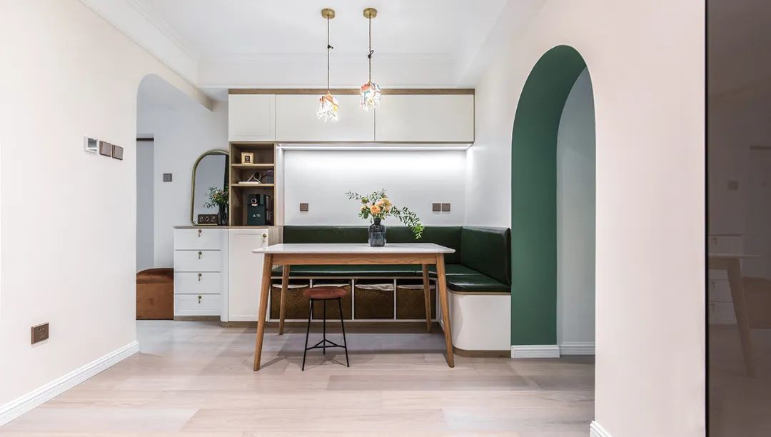 Pha trộn giữa hiện đại và hoài cổ, căn hộ 59 m2 đẹp mê ly với sắc xanh olive độc đáo - Ảnh 9.