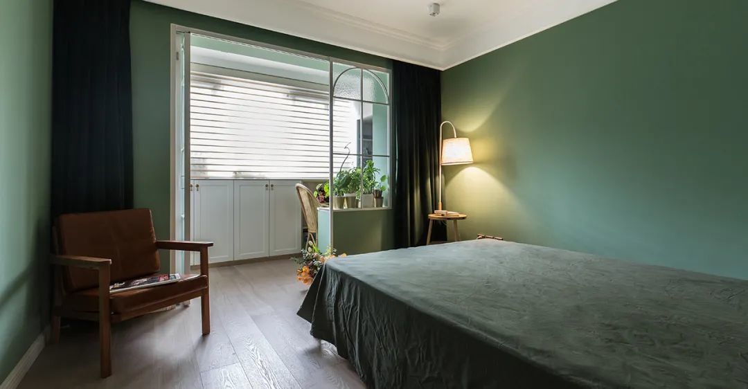 Pha trộn giữa hiện đại và hoài cổ, căn hộ 59 m2 đẹp mê ly với sắc xanh olive độc đáo - Ảnh 14.