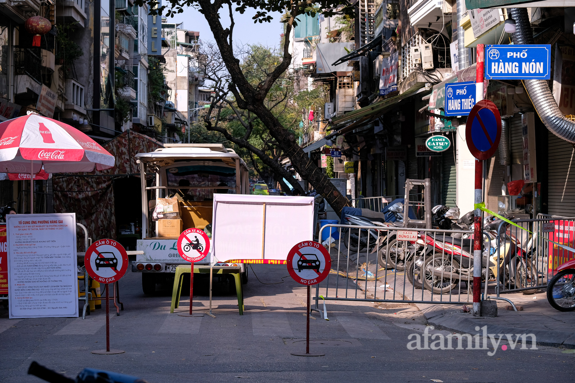 Những địa điểm tìm người liên quan F0 ở Hà Nội: Nơi &quot;cửa đóng then cài&quot;, nơi đón khách nhộn nhịp - Ảnh 6.