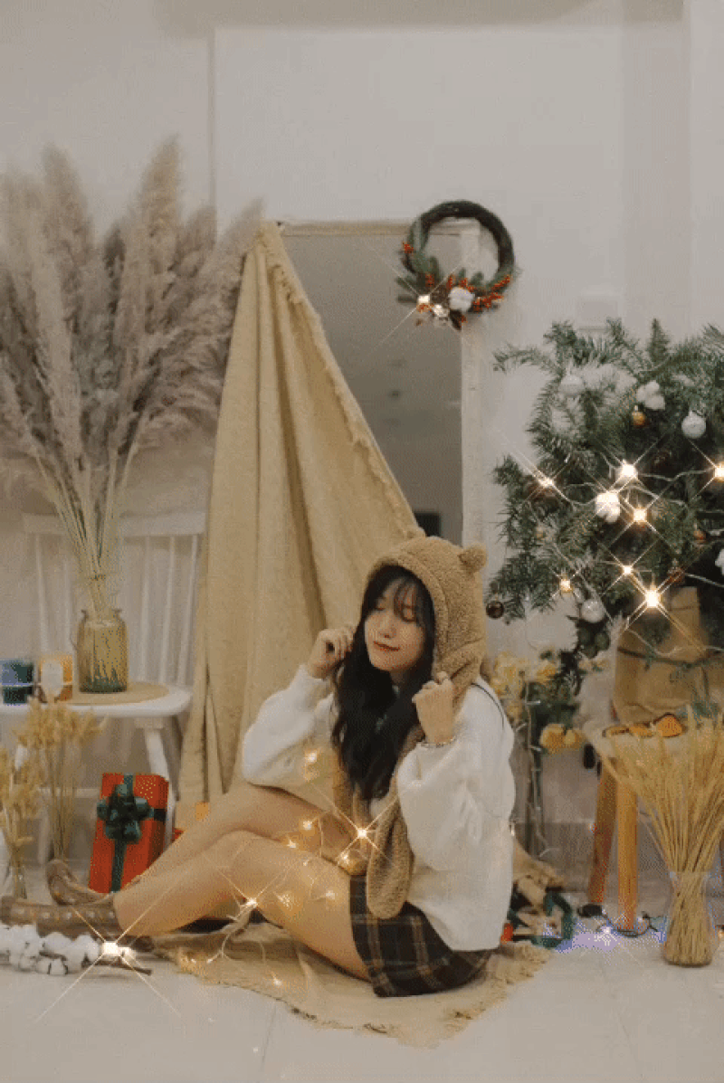 Chỉ bỏ ra hơn 100k mua cành thông, cô gái Hà Nội tận dụng đồ đạc và biến nhà thành studo chụp ảnh Giáng sinh siêu xinh xắn - Ảnh 15.