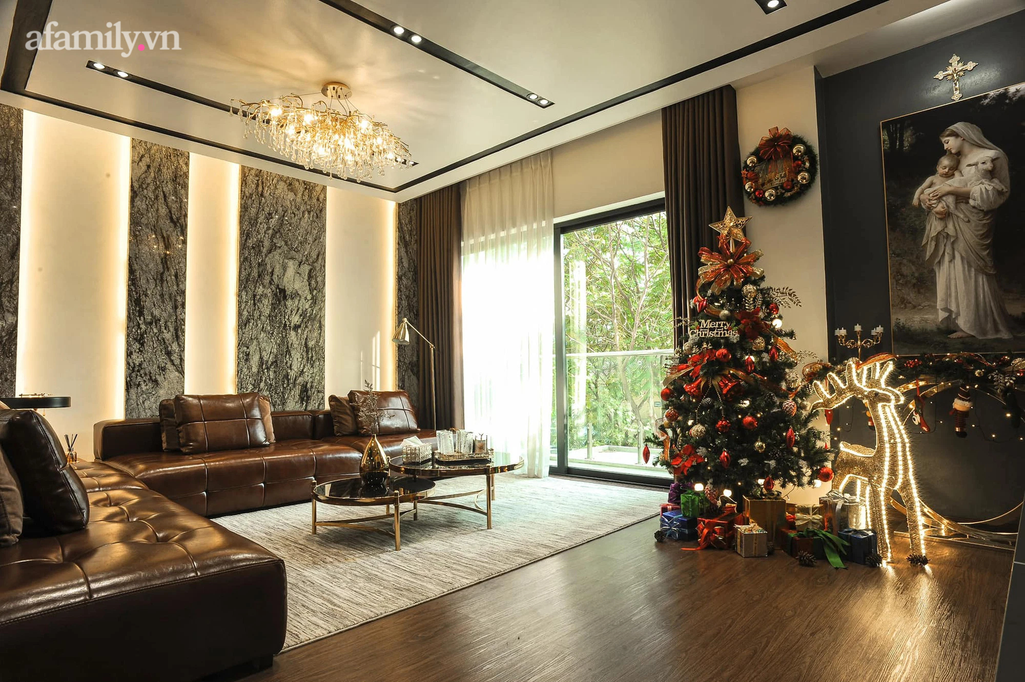 Trang trí nhà đón Giáng sinh ấm cúng của gia đình 3 thế hệ ở Hà Nội, chi phí 10 triệu đồng - Ảnh 2.