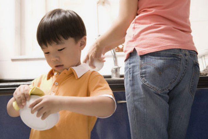 Mẹ c&agrave;ng "lười" 3 việc n&agrave;y, con c&agrave;ng th&ocirc;ng minh giỏi giang, nhất l&agrave; 2 c&aacute;i đầu ti&ecirc;n - Ảnh 1.