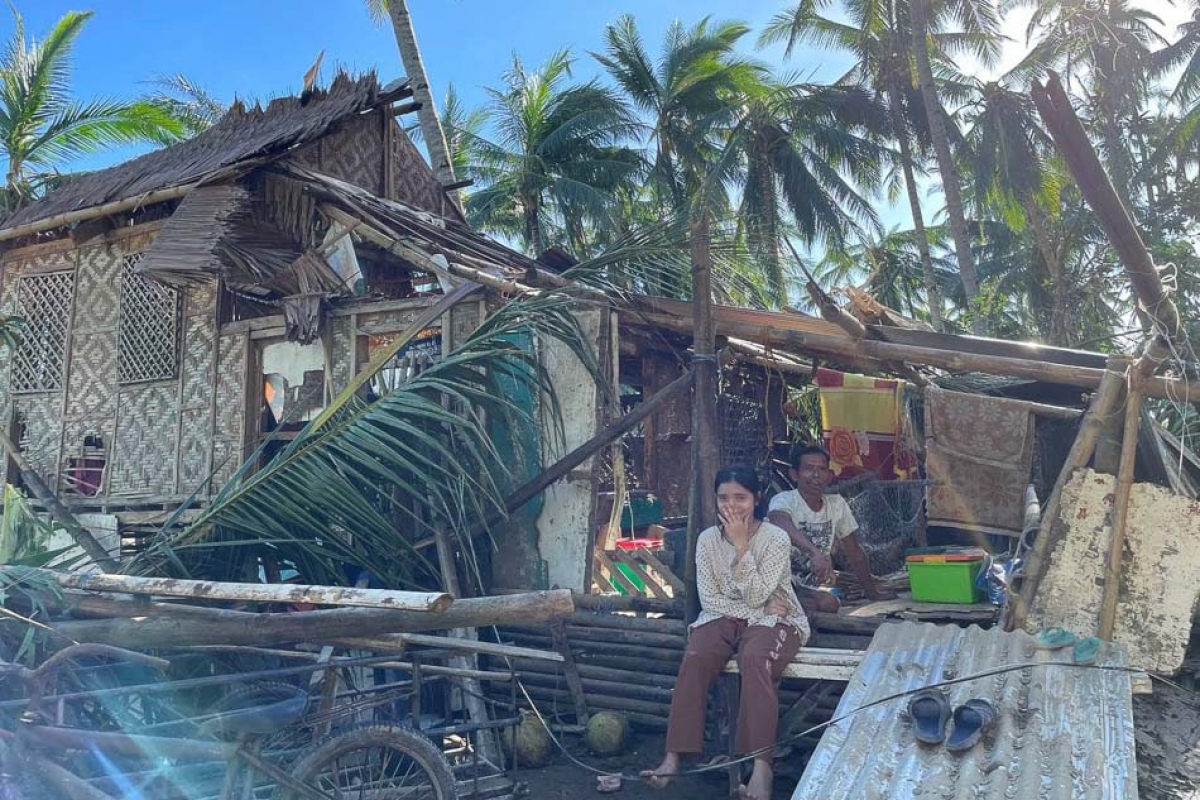 Philippines đối mặt “thảm họa kép”: Siêu bão Rai và nguy cơ bùng phát Covid-19 - Ảnh 2.