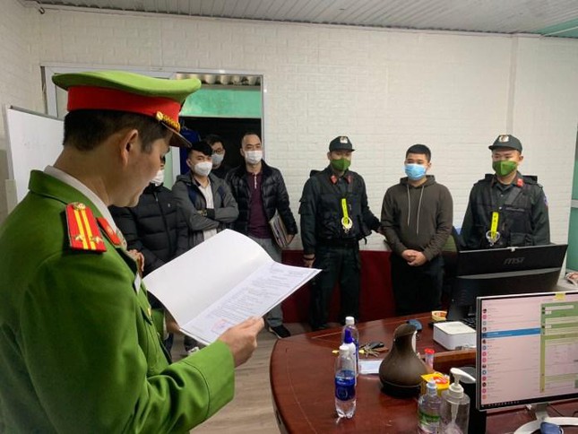 Phá đường dây cung cấp lượng lớn tài khoản ngân hàng cho đường dây đánh bạc, lừa đảo - Ảnh 2. Phá đường dây cung cấp lượng lớn tài khoản ngân hàng cho đường dây đánh bạc, lừa đảo - Ảnh 2.