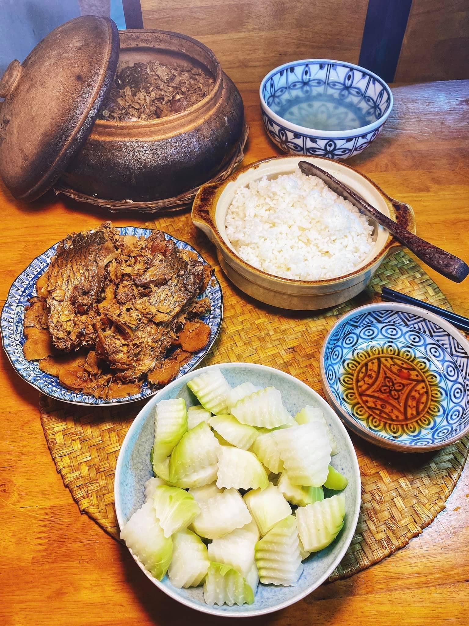 9X chỉ c&aacute;ch kho c&aacute; ngon của l&agrave;ng Vũ Đại, h&oacute;a ra b&iacute; k&iacute;p đặc biệt lại kh&ocirc;ng nằm ở gia vị c&aacute;c chị em ạ - Ảnh 15.