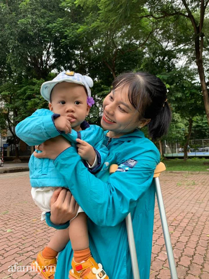 Vợ chồng "chú lính chì" mỗi người chỉ có 1 chân: Con trai đã 1 tuổi, sẽ suy nghĩ về việc có thêm em bé - Ảnh 3. Vợ chồng "chú lính chì" mỗi người chỉ có 1 chân: Con trai đã 1 tuổi, sẽ suy nghĩ về việc có thêm em bé - Ảnh 3.