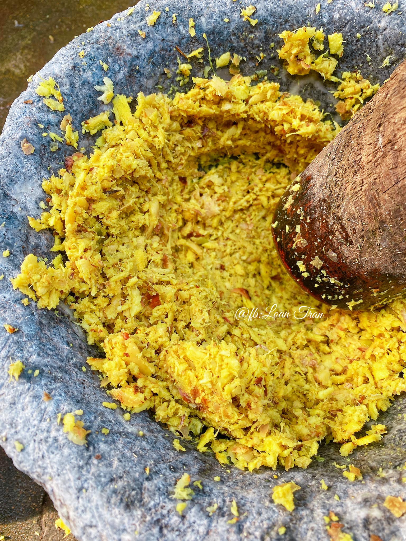 9X chỉ c&aacute;ch kho c&aacute; ngon của l&agrave;ng Vũ Đại, h&oacute;a ra b&iacute; k&iacute;p đặc biệt lại kh&ocirc;ng nằm ở gia vị c&aacute;c chị em ạ - Ảnh 9.