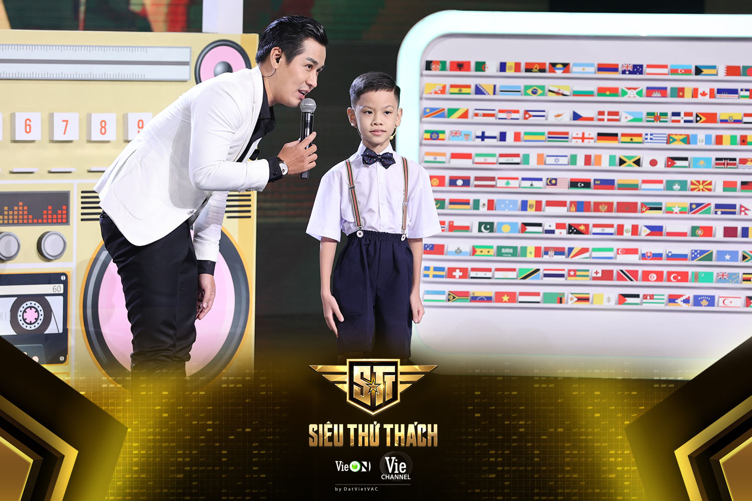 B&eacute; lớp 3 ph&acirc;n biệt được 100 giai điệu quốc gia v&agrave; "Vua mở kh&oacute;a" g&acirc;y b&atilde;o TikTok khiến ai nấy ngả mũ th&aacute;n phục - Ảnh 1.