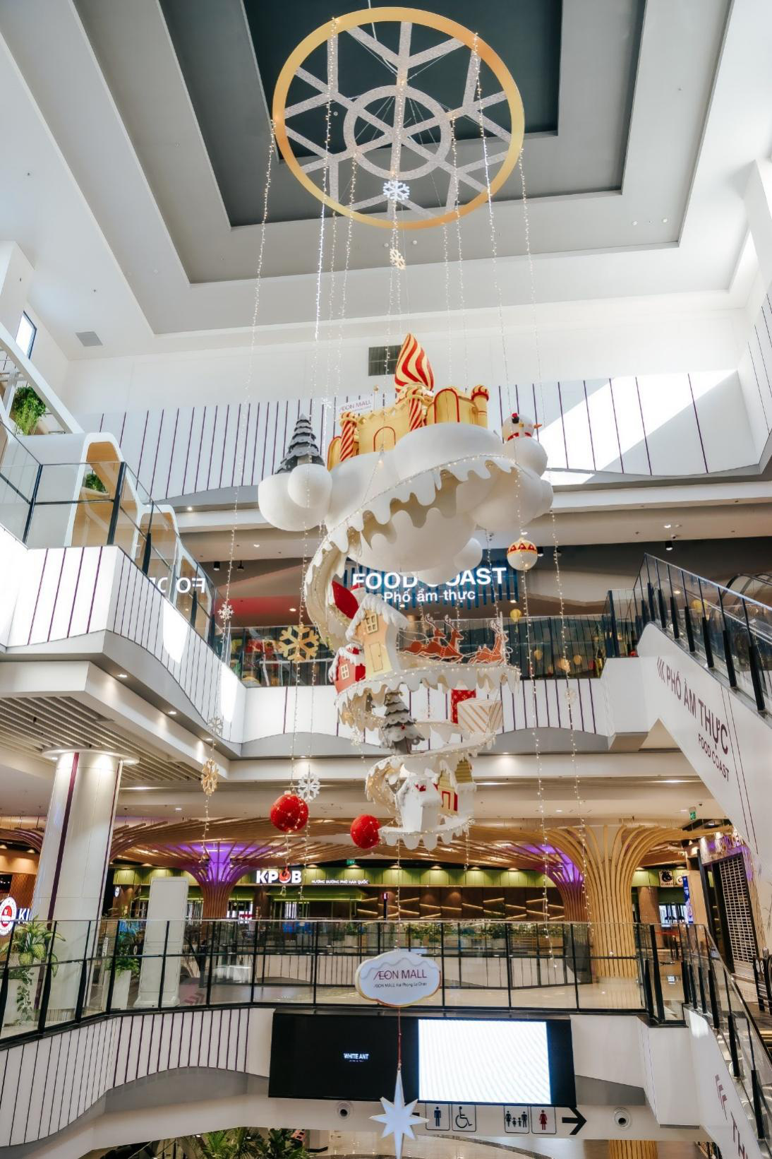 Người tuyết khổng lồ “hạ cánh” AEON MALL Hải Phòng Lê Chân đón Giáng Sinh cùng thành phố Cảng - Ảnh 2.