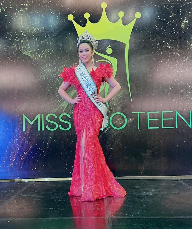 Đại diện Việt Nam 14 tuổi Vũ Huyền Diệu đăng quang Miss Eco Teen International - Ảnh 1.