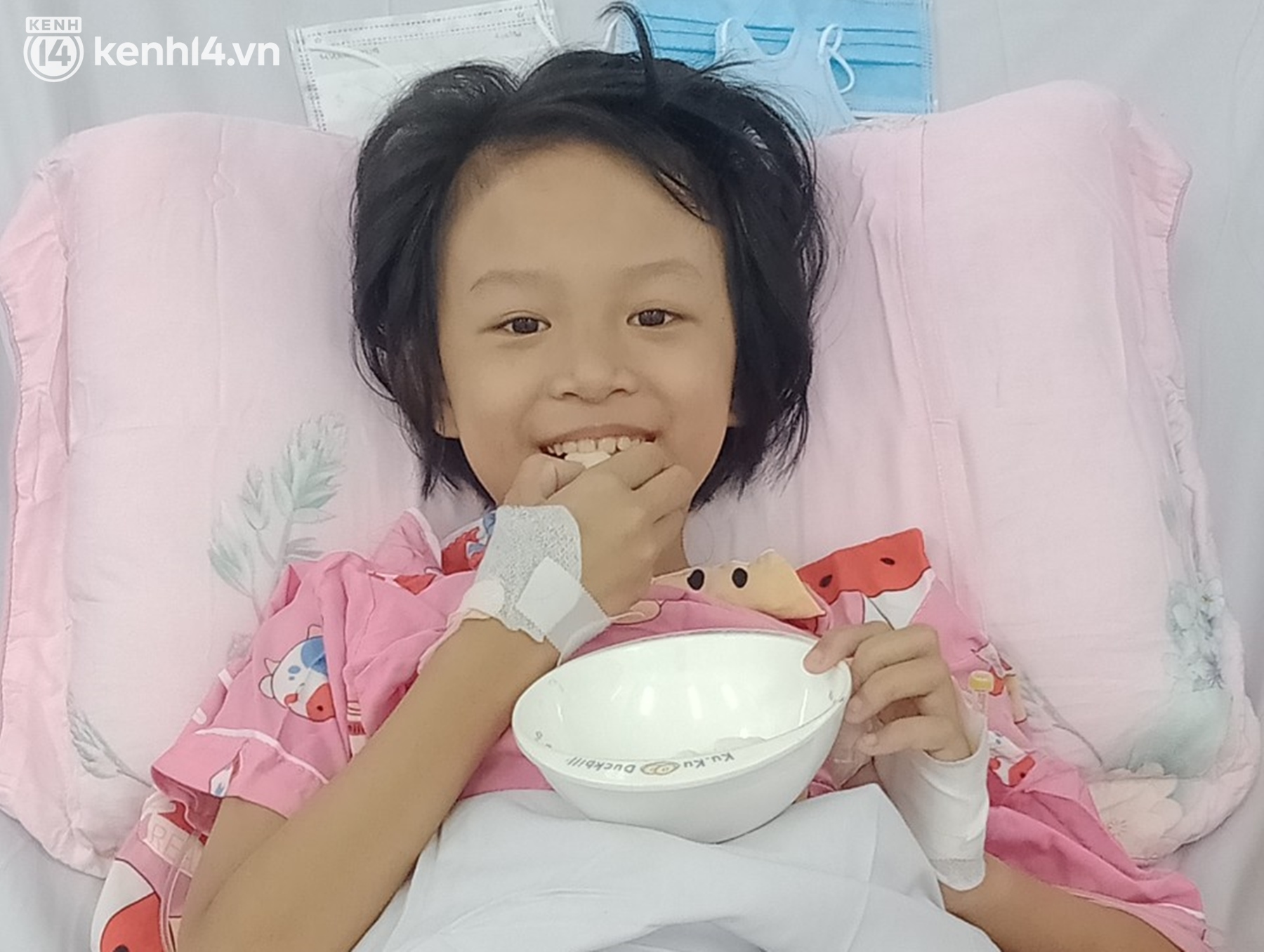 Một nửa hành trình của Gia Hân: Cô bé 7 tuổi hồi sinh từ lá gan của cha trong ca ghép 100% made in Vietnam - Ảnh 1.