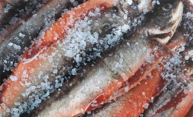 Thói quen ăn cá gây ung thư vòm họng cực nhanh, được WHO xếp vào danh sách thực phẩm gây ung thư cấp độ 1, đáng tiếc vào mùa lạnh nhiều gia đình lại cực thích - Ảnh 4.