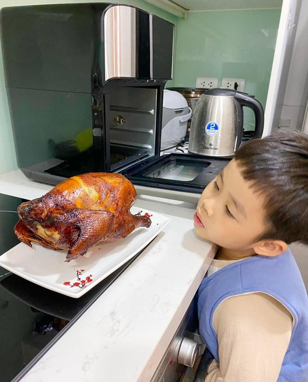 Chuyện miếng chả, cây xúc xích: Không chỉ cứu cánh gia đình thời dịch mà còn là câu chuyện vào bếp gắn kết gia đình - Ảnh 3. Chuyện miếng chả, cây xúc xích: Không chỉ cứu cánh gia đình thời dịch mà còn là câu chuyện vào bếp gắn kết gia đình - Ảnh 3.