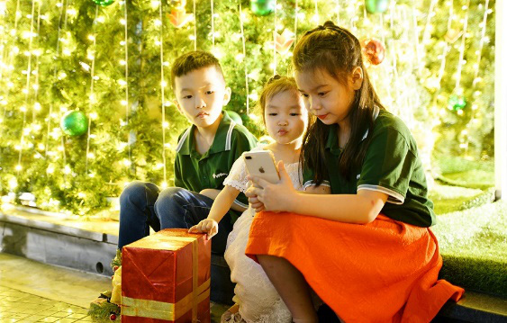 Lộ diện điểm chụp ảnh Giáng sinh mới đỉnh của chóp tại Hà Nội - Ảnh 7. Lộ diện điểm chụp ảnh Giáng sinh mới đỉnh của chóp tại Hà Nội - Ảnh 7.