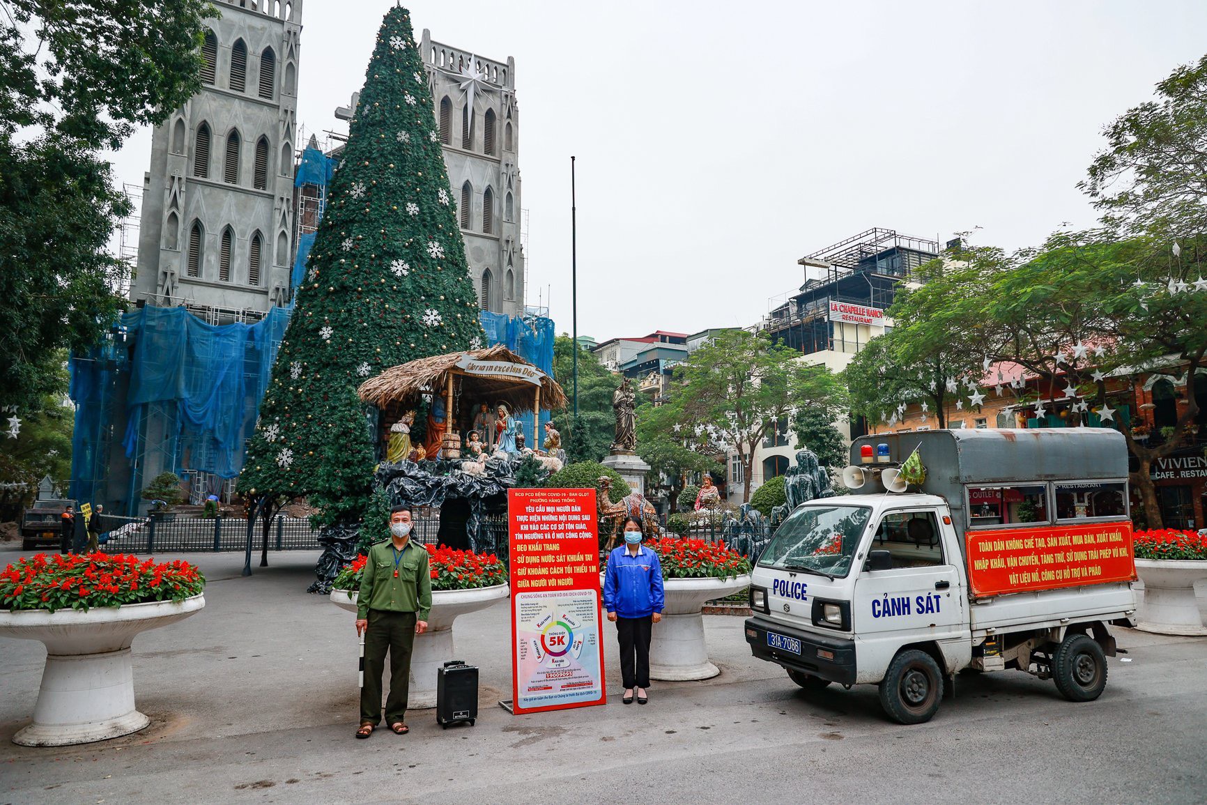 Hà Nội: Dừng hoạt động vui chơi, cấm xe quanh hồ Gươm và Nhà thờ lớn đêm Noel - Ảnh 1.