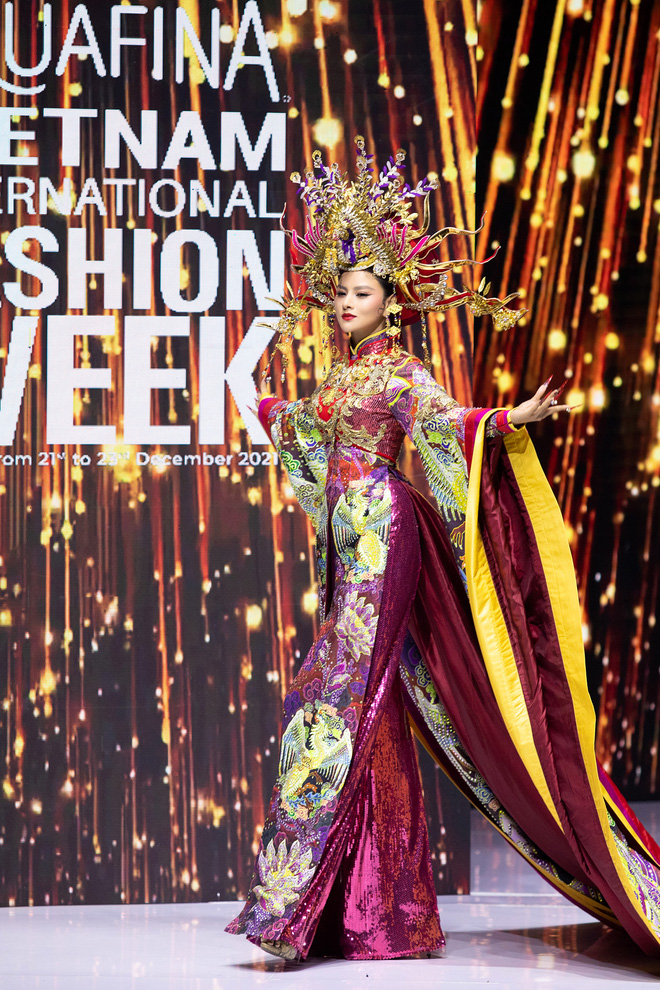 Siêu mẫu nọ catwalk như cành đào trước gió ở VIFW, sau cùng bị netizen mắng liên hồi - Ảnh 3.