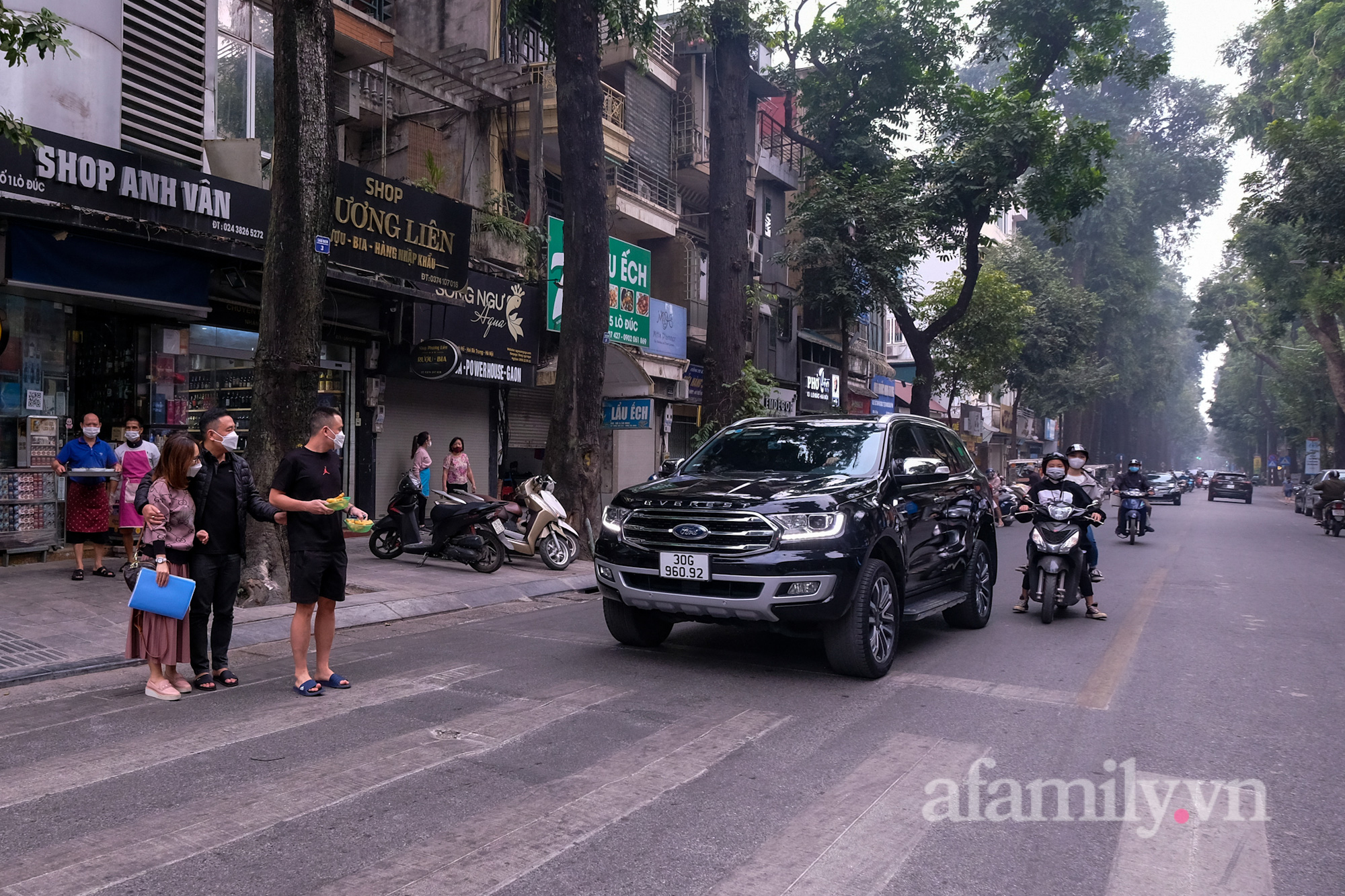 Quán phở nổi tiếng Hà Nội bê phở từ “vùng cam” sang “vùng vàng” bán cho khách - Ảnh 5.