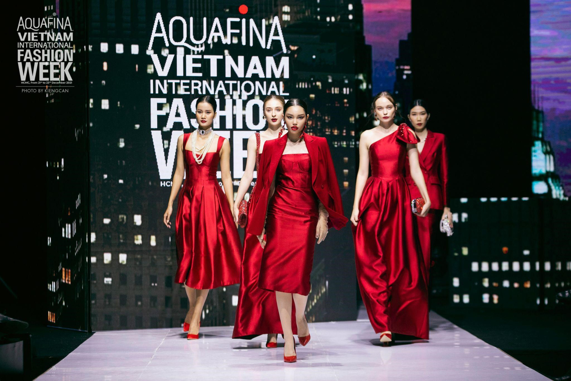 Trở thành quý cô thanh lịch với BST The Manhattan Night Fall của Tracy Studio - Ảnh 7. Trở thành quý cô thanh lịch với BST The Manhattan Night Fall của Tracy Studio - Ảnh 7.