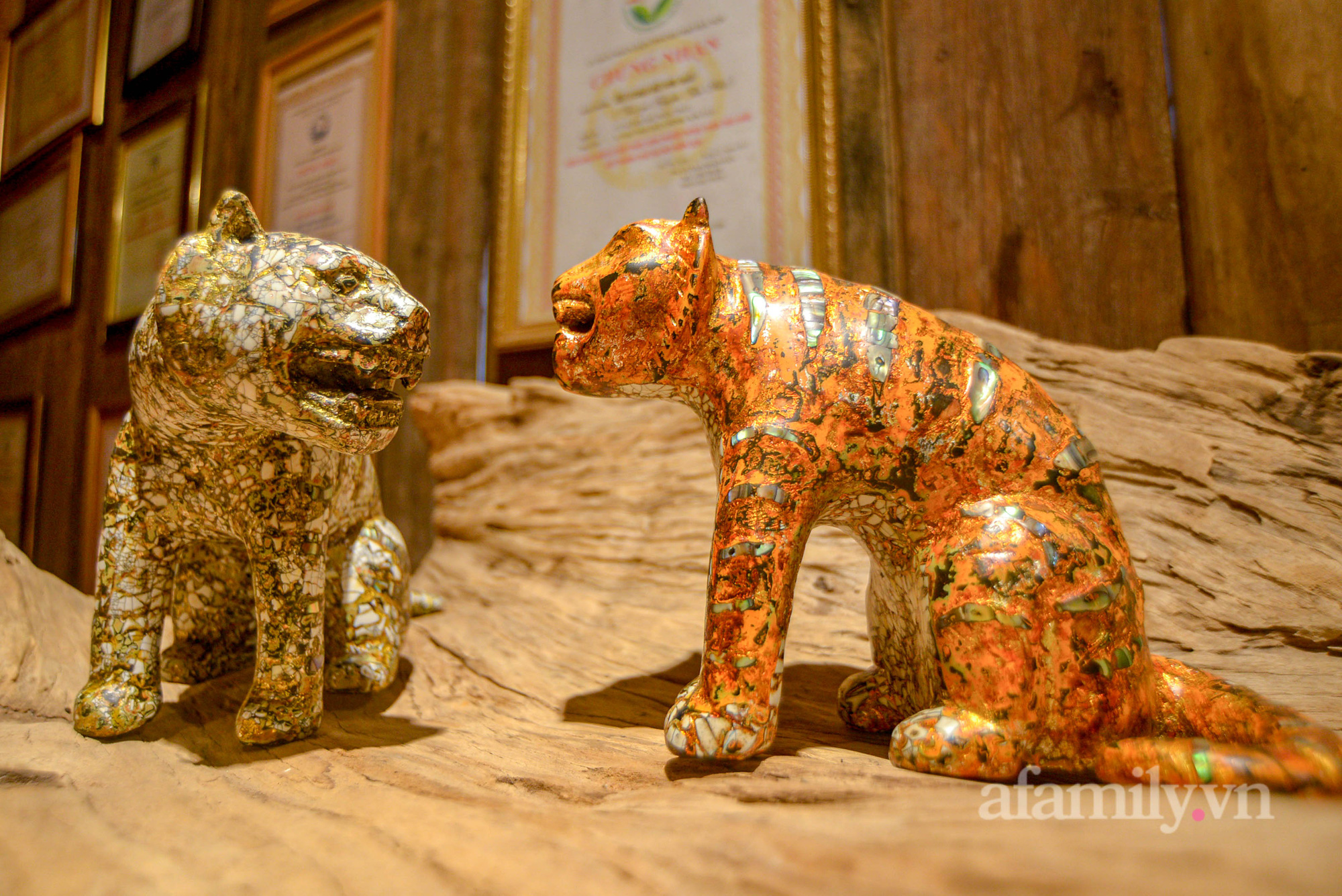 Nghệ nhân Hà Nội miệt mài sáng tác hàng trăm con hổ độc bản trên gỗ mít ra mắt dịp Tết Nguyên đán Nhâm Dần  - Ảnh 2.