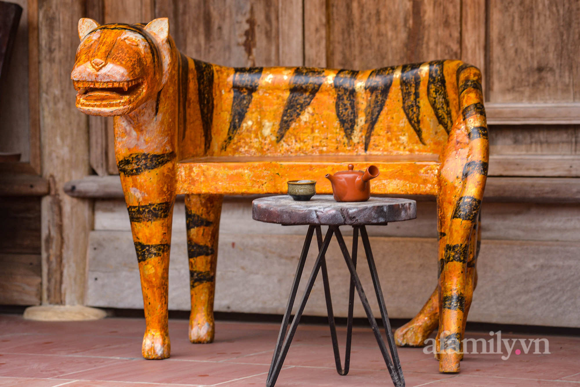 Nghệ nhân Hà Nội miệt mài sáng tác hàng trăm con hổ độc bản trên gỗ mít ra mắt dịp Tết Nguyên đán Nhâm Dần  - Ảnh 9.