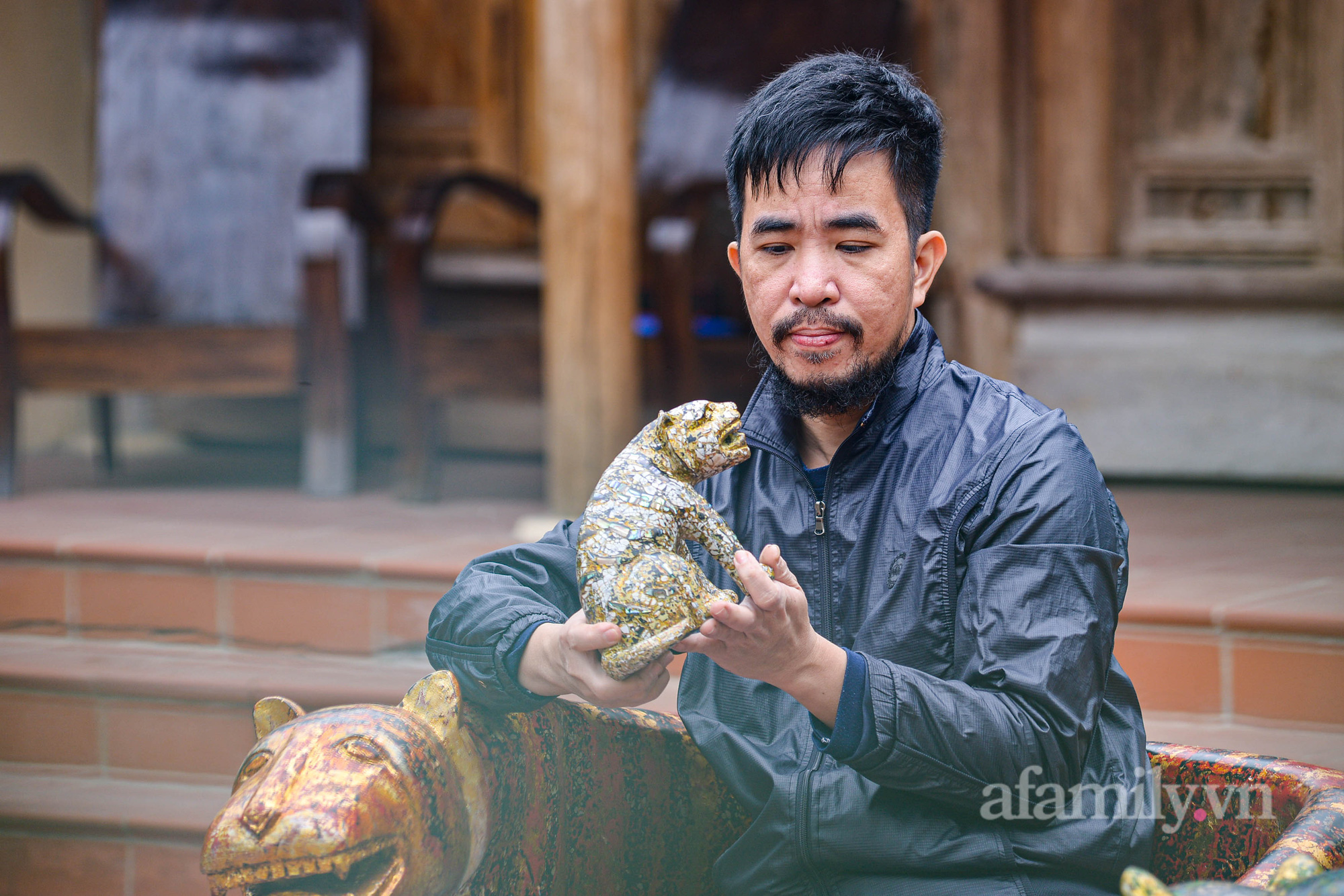 Nghệ nhân Hà Nội miệt mài sáng tác hàng trăm con hổ độc bản trên gỗ mít ra mắt dịp Tết Nguyên đán Nhâm Dần  - Ảnh 11.