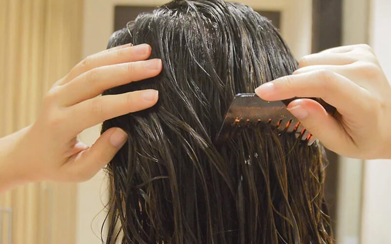 Nhìn kết quả chiếc lược ngâm 5 phút trong nước bạn sẽ hiểu tại sao mình đang rụng tóc và viêm nhiễm da đầu mãi không khỏi