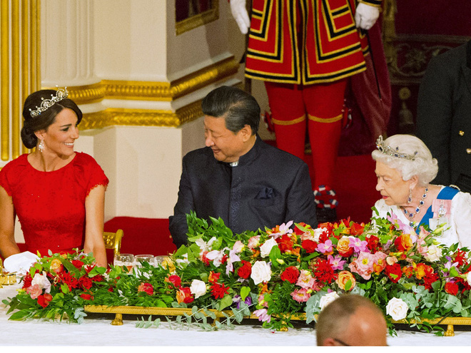 Thói đời trớ trêu: Công nương Kate được sử dụng 2 món bảo vật của Hoàng gia, còn Meghan Markle thì đứng ngắm - Ảnh 7.