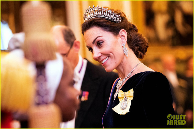 Thói đời trớ trêu: Công nương Kate được sử dụng 2 món bảo vật của Hoàng gia, còn Meghan Markle thì đứng ngắm - Ảnh 8.