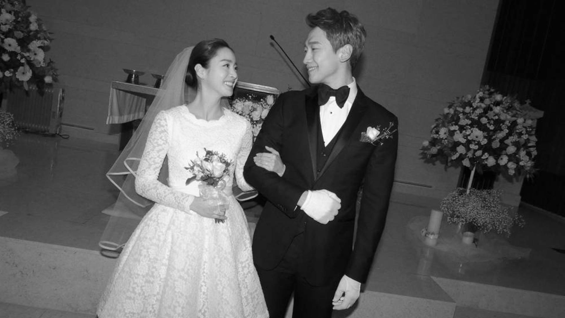 Điểm danh Top cặp đôi Kbiz từng qua tay &quot;hung thần&quot; Dispatch đúng 1/1: Kim Tae Hee - Bi Rain thành cặp vợ chồng quyền lực, Son Ye Jin - Hyun Bin được kỳ vọng có đám cưới thế kỷ - Ảnh 3.