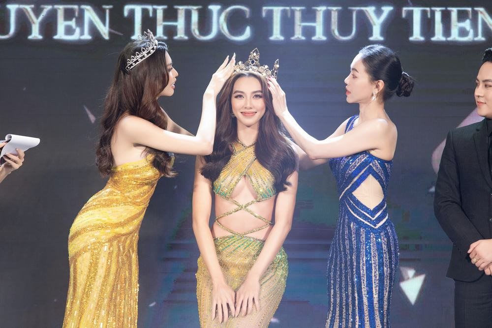 Đầm “phong thủy” của Thùy Tiên tại chung kết Miss Grand International 2021: NTK hé lộ điểm xót xa ít ai ngờ - Ảnh 10.