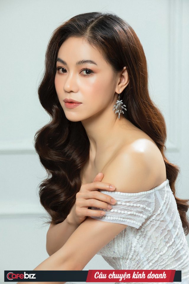Bà trùm đứng sau thành công của Miss Grand Thuỳ Tiên: Đi lên từ nghèo khó, nắm bản quyền đưa thí sinh Việt thi 10 cuộc thi Hoa hậu thế giới - Ảnh 2.