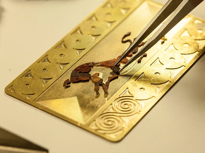 Ngắm chiếc thẻ ngân hàng thiết kế riêng cho tỷ phú: Chế tác cực tinh xảo bằng đá quý, giá lên tới hàng tỷ đồng/chiếc - Ảnh 5.