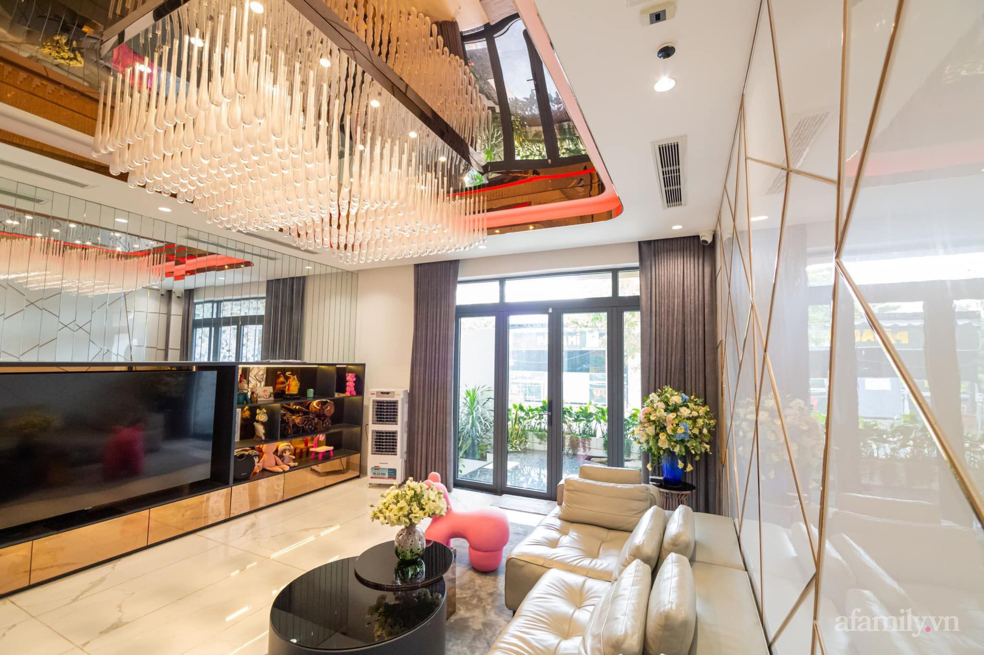 Không gian sống rộng 200m² của CEO trẻ 9x tại Sài Gòn, full nội thất khoảng 14 tỷ - Ảnh 6.