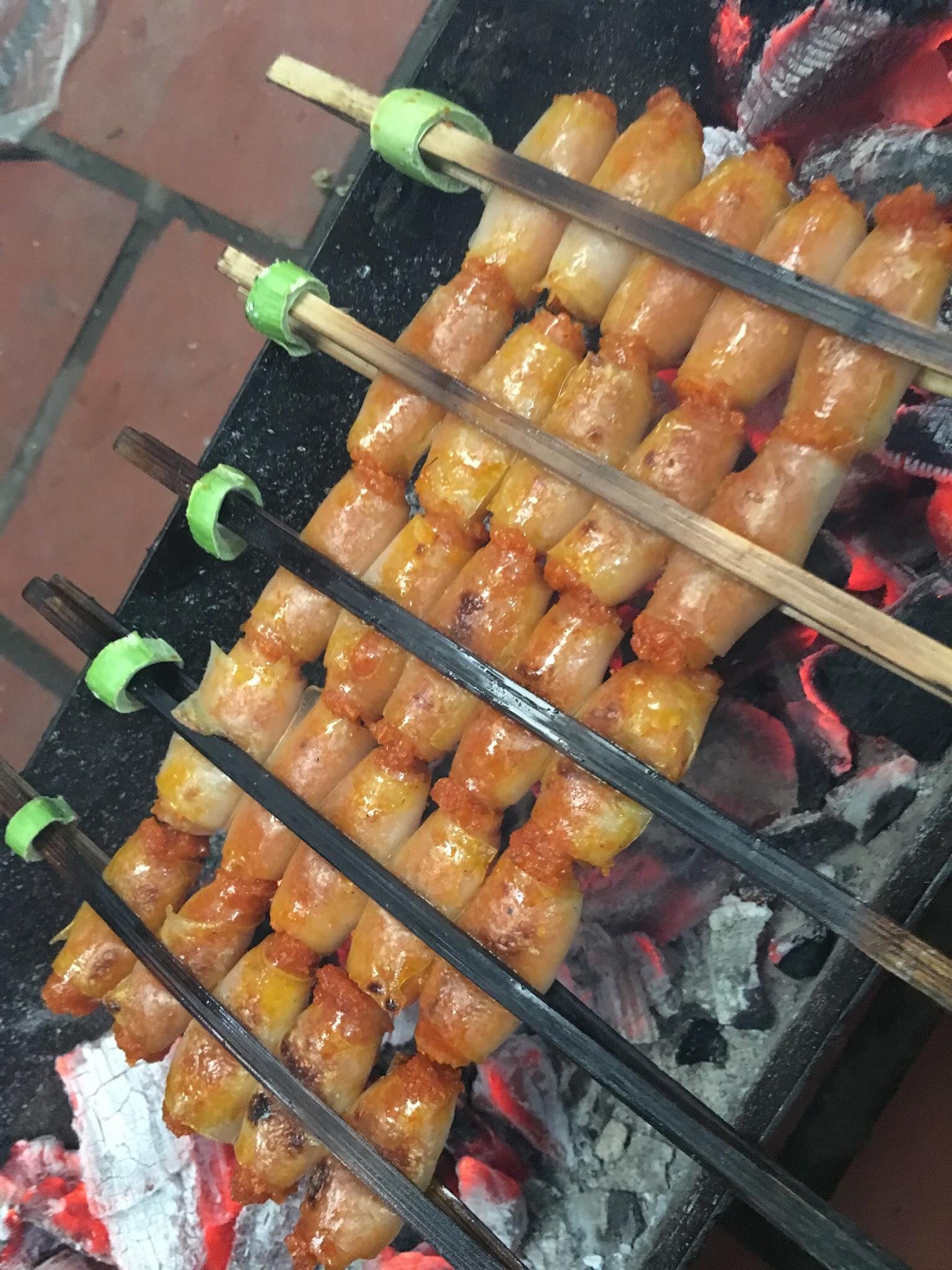 Hóa ra chả tôm Thanh Hóa làm từ bánh phở cuốn, cách làm không quá khó mà ăn thì đỉnh của chóp - Ảnh 5. Hóa ra chả tôm Thanh Hóa làm từ bánh phở cuốn, cách làm không quá khó mà ăn thì đỉnh của chóp - Ảnh 5.