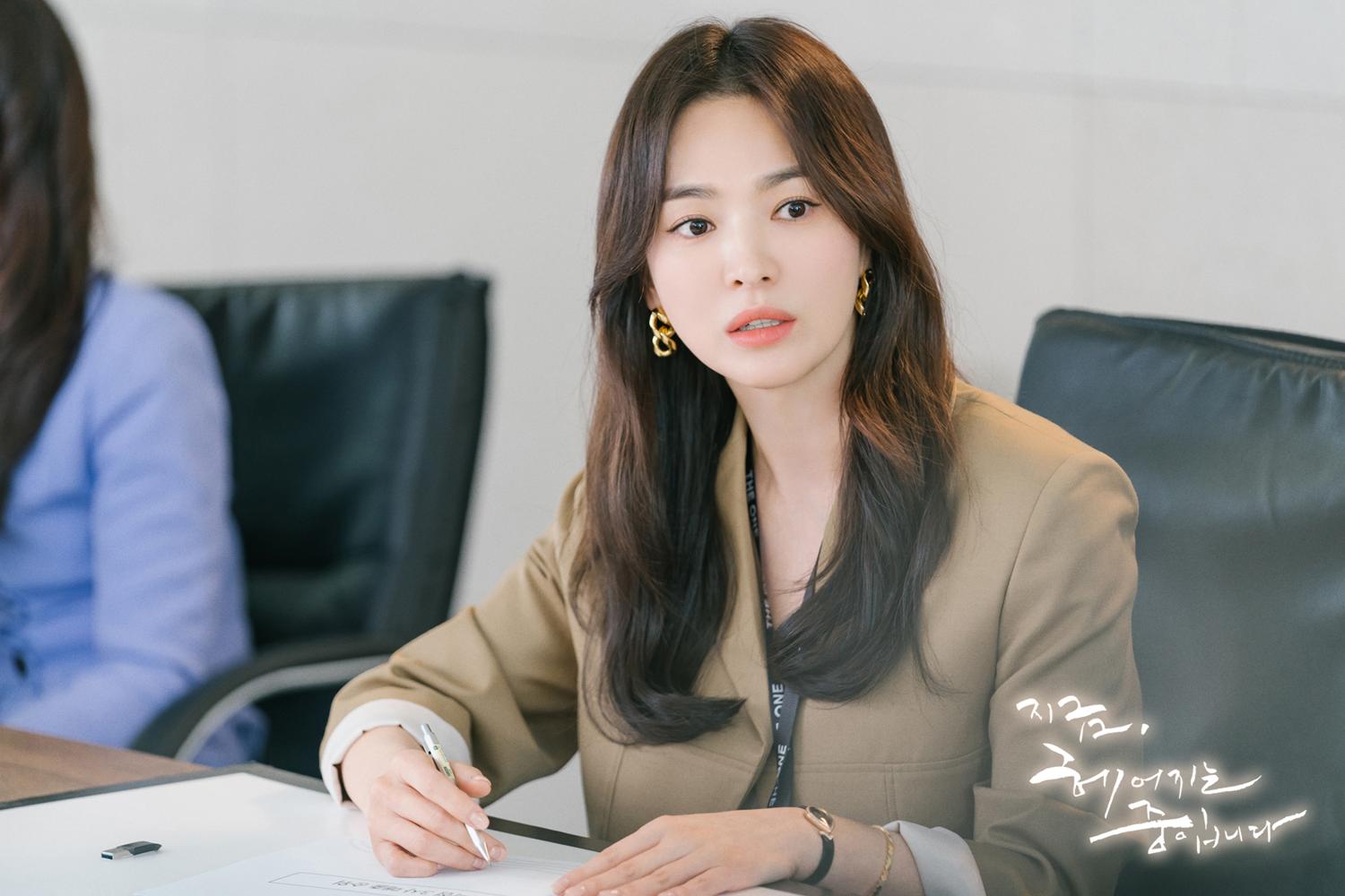 Tự cắt tóc giống Song Hye Kyo tại nhà, cô gái Hàn nhận ngay cái kết Tự cắt tóc giống Song Hye Kyo tại nhà, cô gái Hàn nhận ngay cái kết