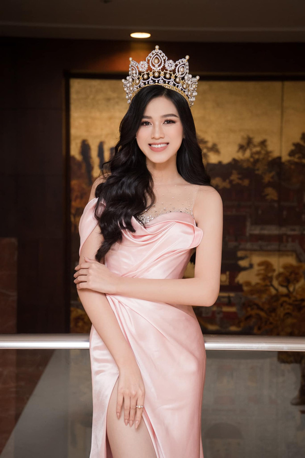 Chẳng cần vương miện tỷ đồng, Ngọc Trinh vẫn lấn át HH Đỗ Thị Hà khi đụng váy nhờ kiểu tóc hay ho - Ảnh 1. Chẳng cần vương miện tỷ đồng, Ngọc Trinh vẫn lấn át HH Đỗ Thị Hà khi đụng váy nhờ kiểu tóc hay ho - Ảnh 1.
