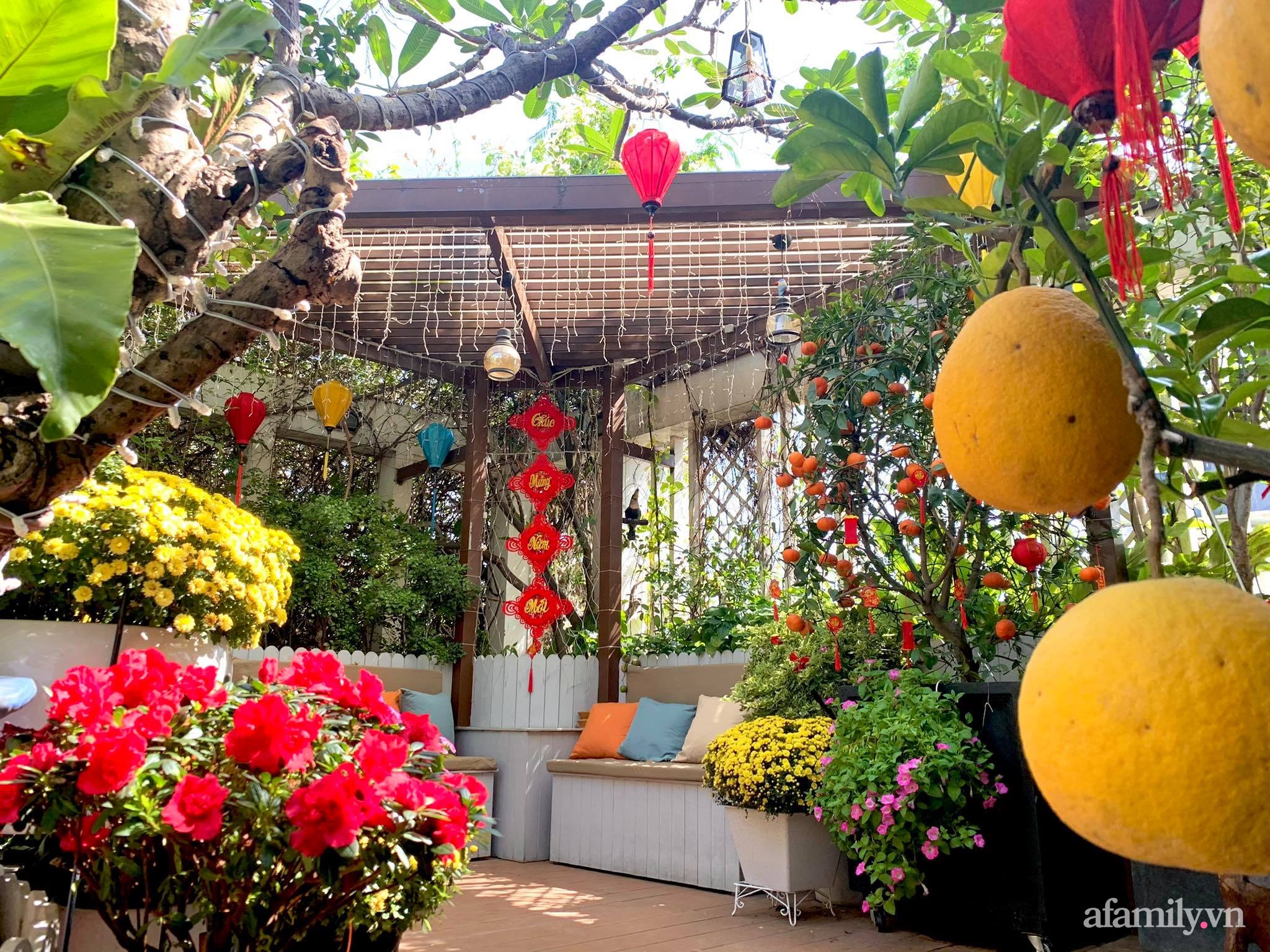 Nữ giám đốc Sài Gòn mang sắc màu Tết truyền thống làm đẹp cho khu vườn sân thượng - Ảnh 3.