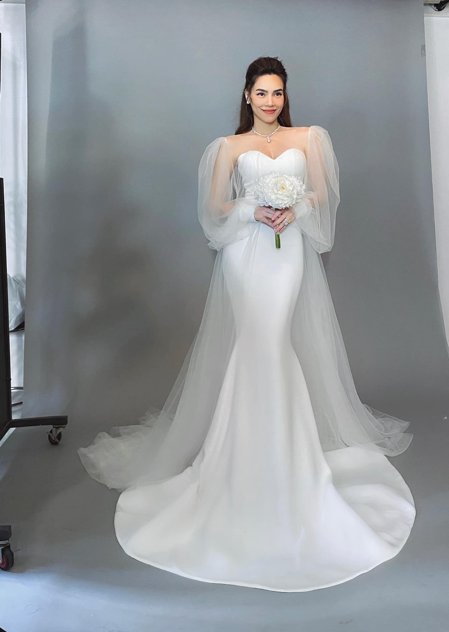 Váy cưới chữ A trễ vai đính hạt  Mẫu mới 2023