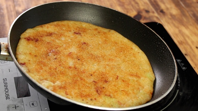 Đến hẹn lại lên: Cứ qua mùng 1 Tết là siêu phẩm bánh chưng rán nước lại hot trở lại, giúp chị em "xử đẹp" phần bánh đã cúng xong! - Ảnh 4.
