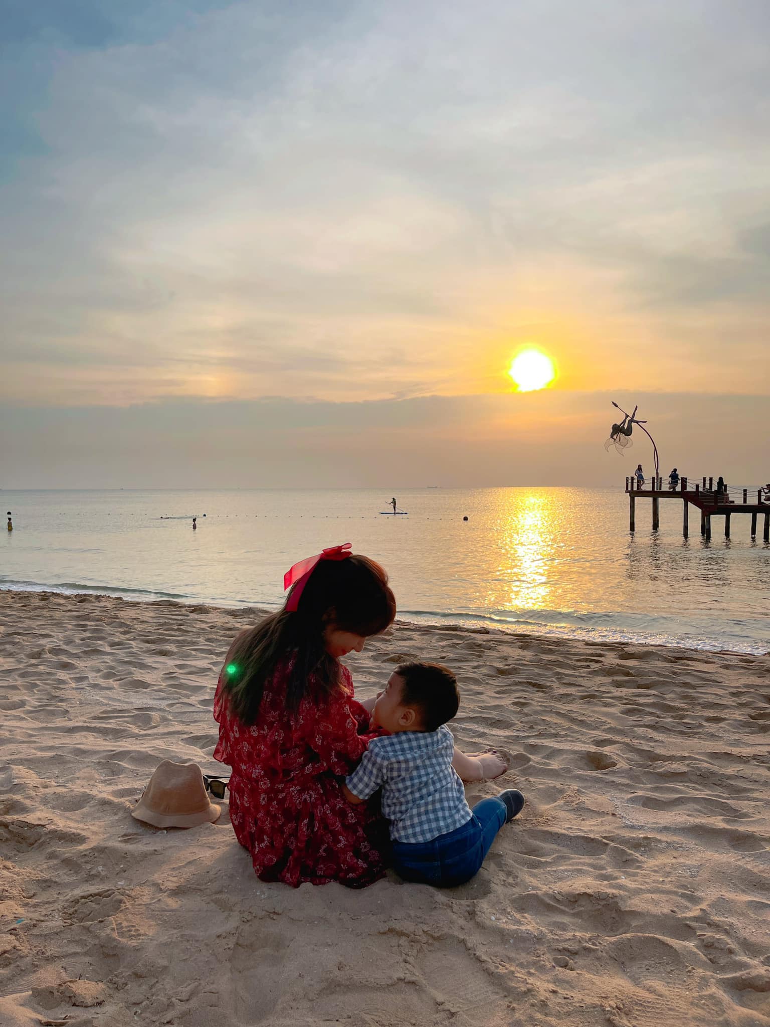 Sao Vbiz trong ngày Valentine 2021: Cẩu lương được thả khắp nơi, Bảo Thy, Thuý Ngân khoe quà lãng mạn, hội FA buồn bã vì cô đơn - Ảnh 12.