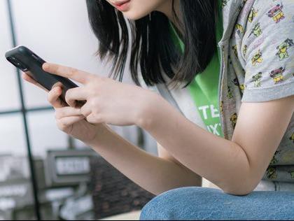 Nhật Bản: Cô gái 21 tuổi gửi hàng trăm tin nhắn ảnh nhạy cảm cho cụ bà 70 tuổi - Ảnh 1.