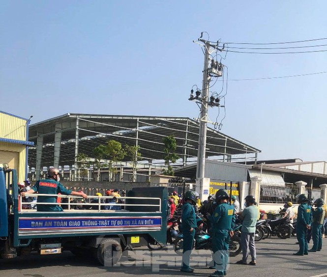 Ngày đầu đi làm sau Tết, công nhân tá hỏa nghe tin công ty giải thể - Ảnh 2. Ngày đầu đi làm sau Tết, công nhân tá hỏa nghe tin công ty giải thể - Ảnh 2.