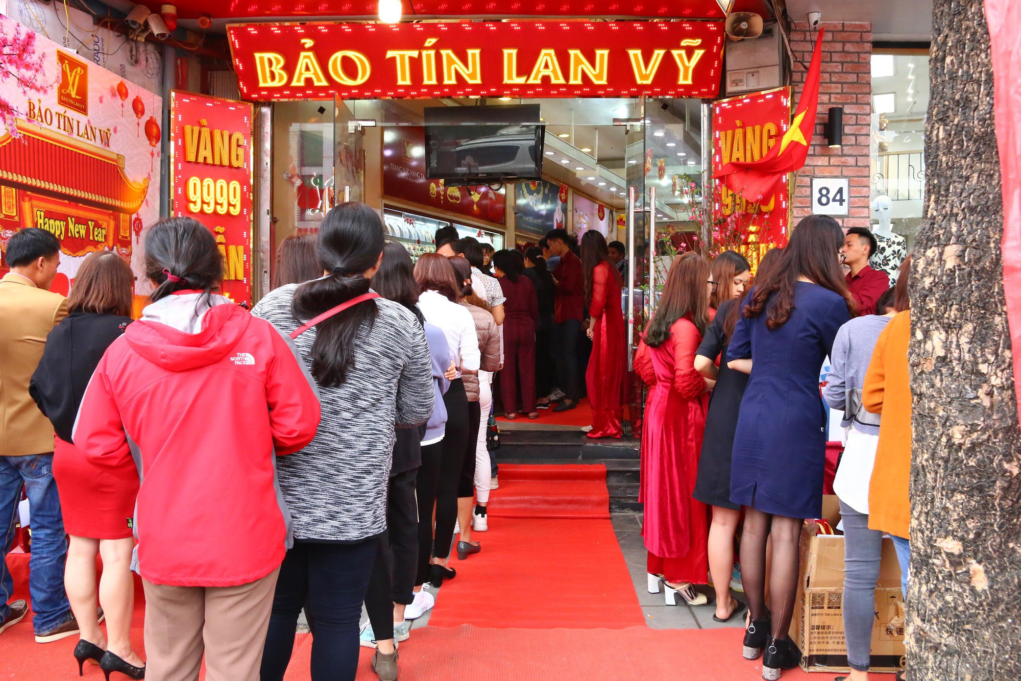 Gợi ý địa điểm mua vàng trang sức giá tốt ngày Thần Tài, giảm tới 50% công chế tác lại ship tận nhà theo yêu cầu - Ảnh 5. Gợi ý địa điểm mua vàng trang sức giá tốt ngày Thần Tài, giảm tới 50% công chế tác lại ship tận nhà theo yêu cầu - Ảnh 5.