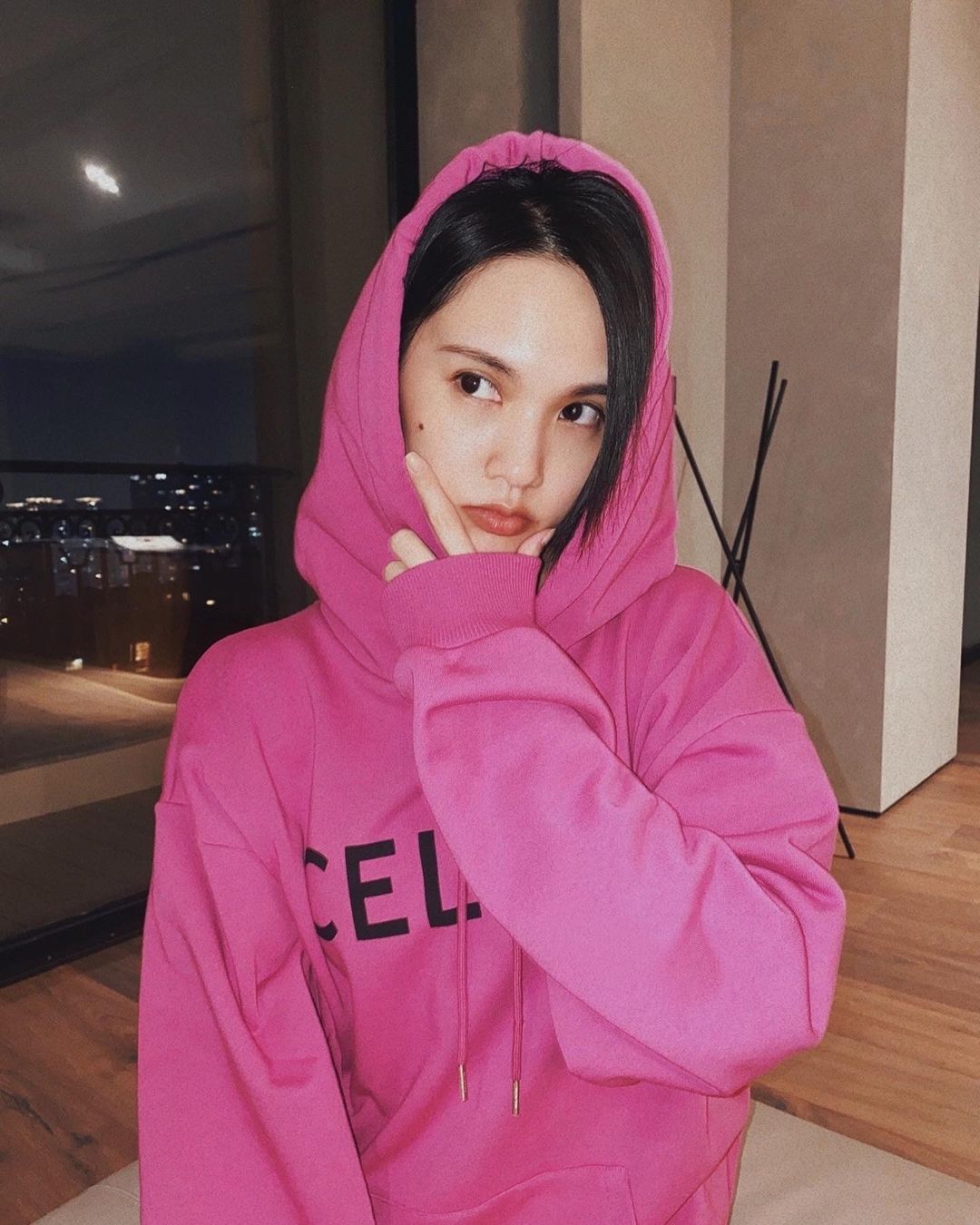 Ngoài Ngu Thư Hân, Dương Thừa Lâm cũng vướng nghi án diện áo hoodie y hệt Lisa - Ảnh 4.