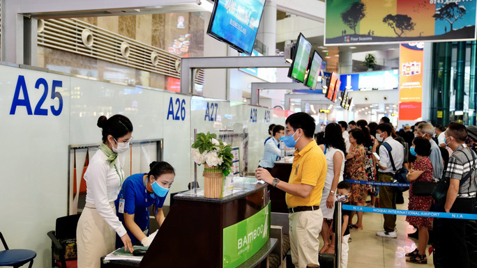 S&acirc;n bay Nội B&agrave;i đề xuất x&eacute;t nghiệm Covid-19 cho 3.200 người - Ảnh 1.