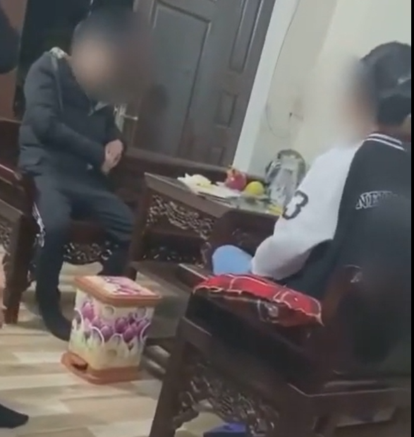Nam thanh niên tỏ tình thất bại vào ngày Valentine và màn "quay xe" đòi quà vì "cảm thấy bị lợi dụng" khiến cư dân mạng lú lẫn: Tự giác gửi lại để dành tình cảm cho người khác - Ảnh 2. Nam thanh niên tỏ tình thất bại vào ngày Valentine và màn "quay xe" đòi quà vì "cảm thấy bị lợi dụng" khiến cư dân mạng lú lẫn: Tự giác gửi lại để dành tình cảm cho người khác - Ảnh 2.